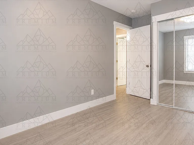 3504 Royal Crest Dr E — Photo 10