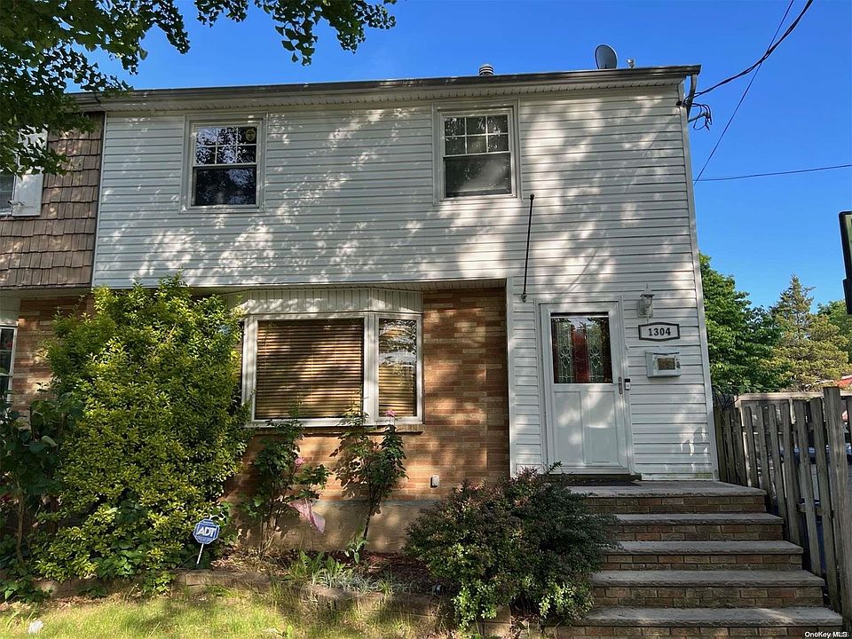 1st image of 1304 S Railroad Avenue