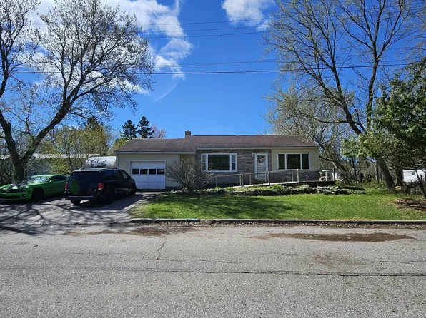 1016 E 6th Ave, Sault Sainte Marie, MI 49783