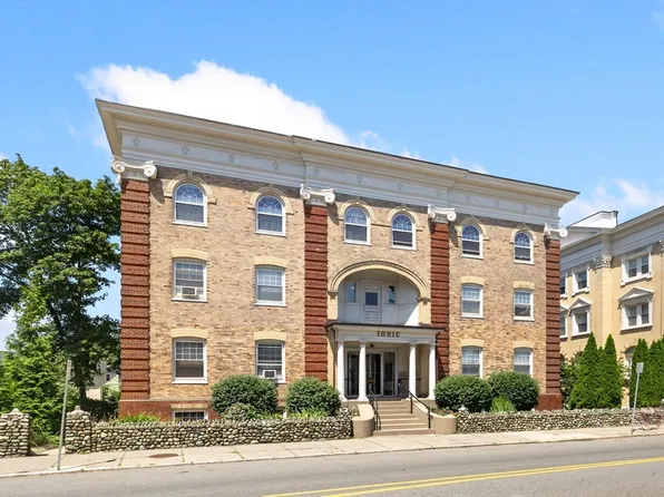 306 Main St APT 10, Melrose, MA 02176