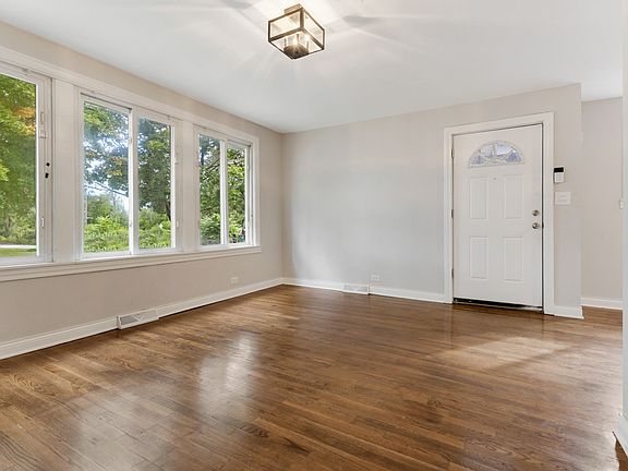 3rd image of 1115 W 110th St