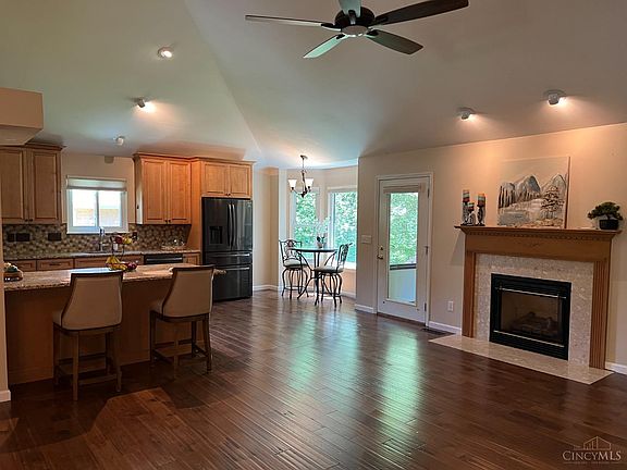 4th image of 4147 James Dr