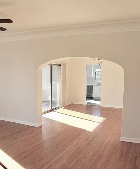 1239 S Hudson Ave — Photo 3