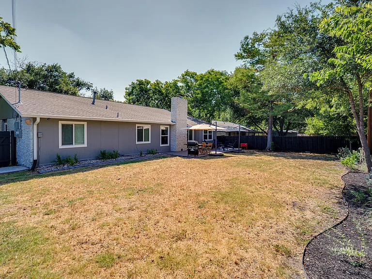 2202 Donna Dr — Photo 43