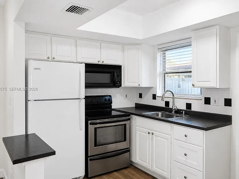 117 NE 30th Ct #2 — Photo 8