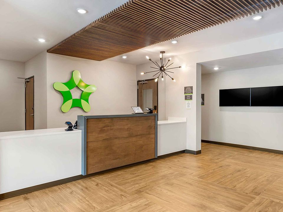 Lobby and Guest Check-in