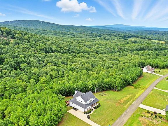 2nd image of 548 Stoneledge Rd