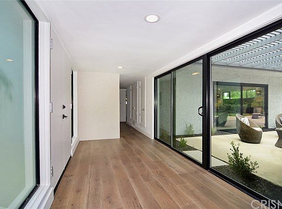 4th image of 22521 Sylvan St