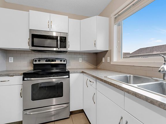 4th image of 610 Tamarack Rd NW