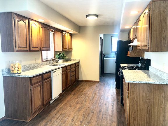 2nd image of 2885 Country Club Ln