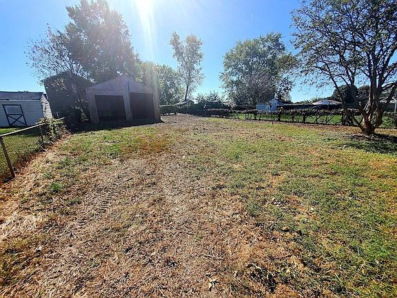 3rd image of 1809 Geffert Dr