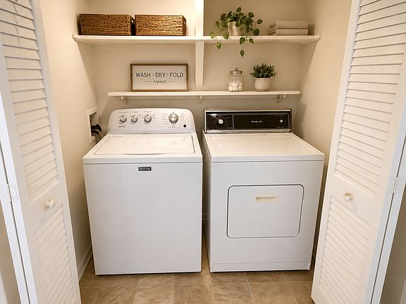 4th image of 212 Janie Ln