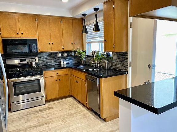 5th image of 1010 21st St APT 2