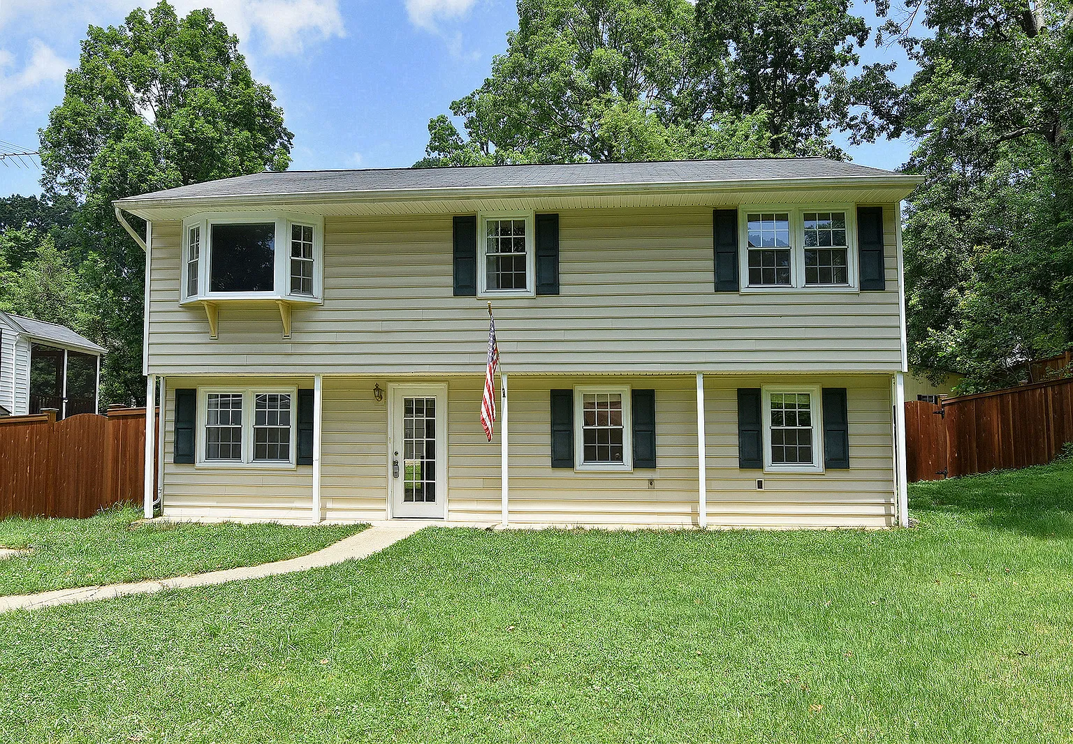 1050 Oak Tree Ln photo 1