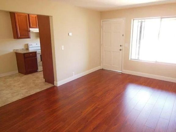 2nd image of 219 Jackson Ave APT 2