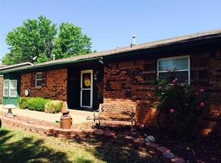 143 E Maple Ave, Perry, OK 73077