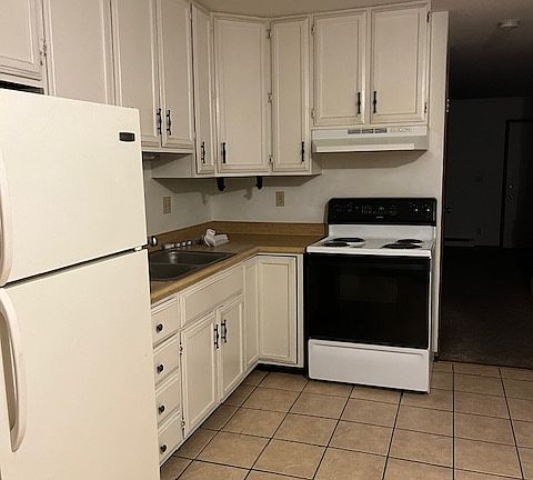 3rd image of 952 12th Ave S