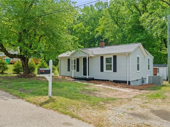 829 Pine Circle Dr, High Point, NC 27265