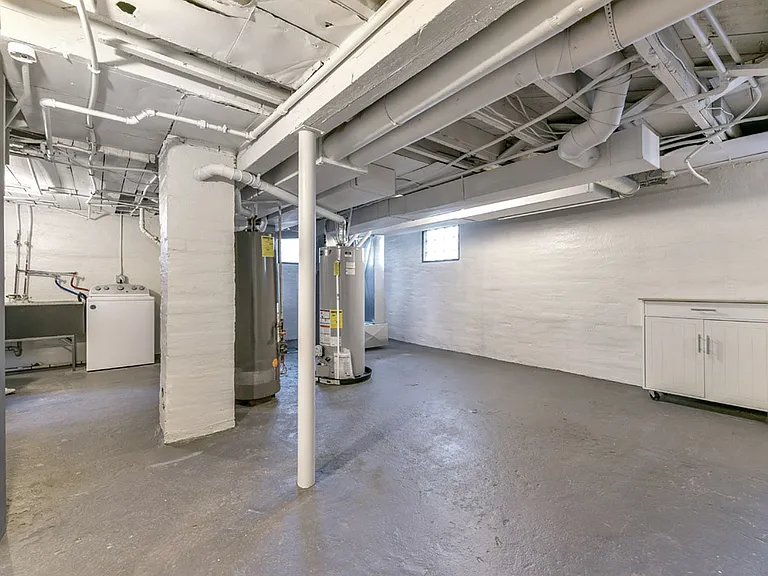 3756 S Whitnall Ave — Photo 15