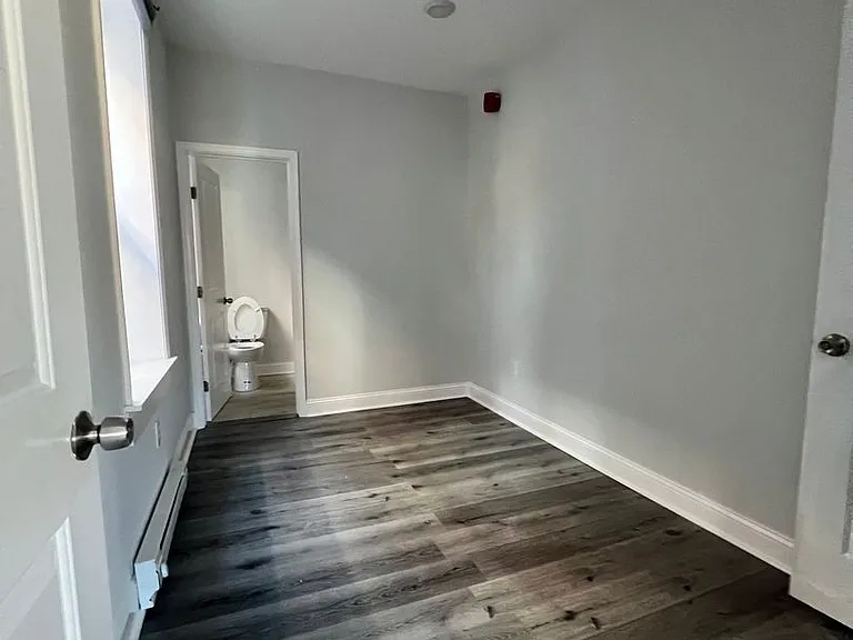 5040 Walnut Street — Photo 4