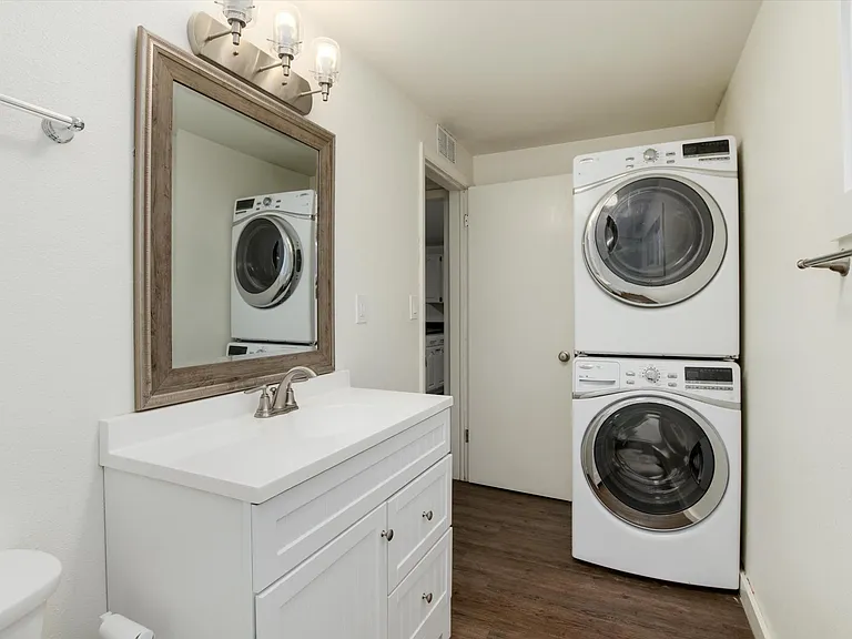 1323 Balsam Ave #2 — Photo 3