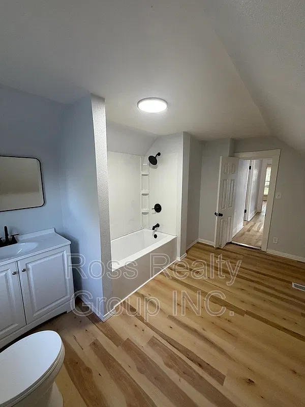 4 bed, 2.0 bath, 1301 sqft, $1,300 — Photo 2