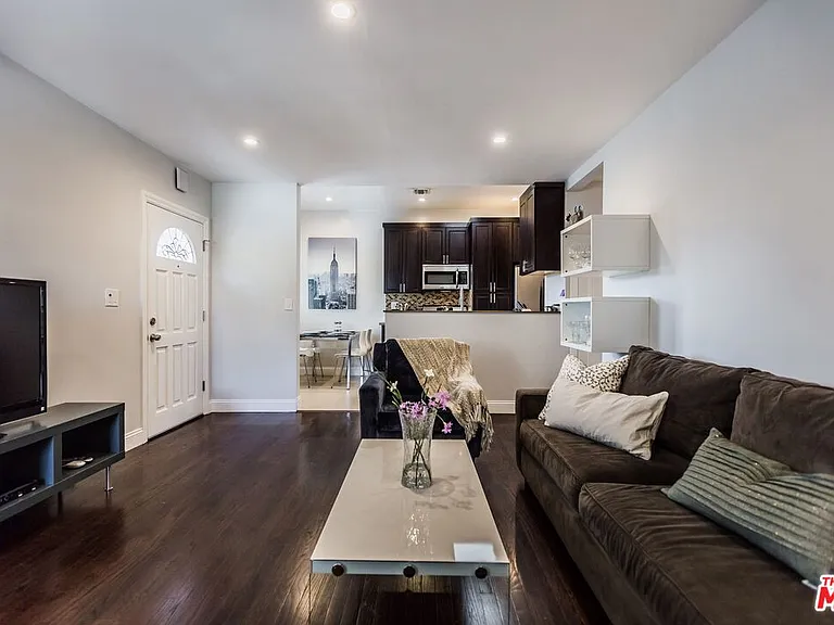 4409 Irvine Ave — Photo 7