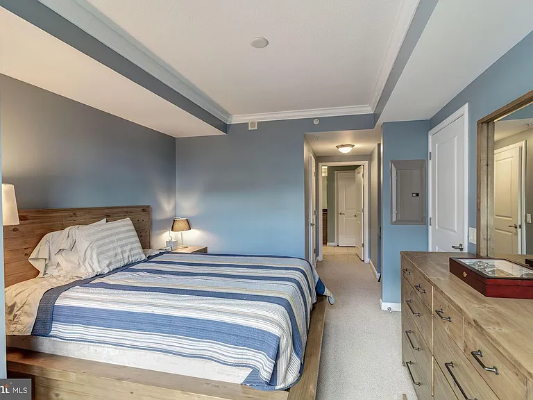 1021 N Garfield St #611 — Photo 18