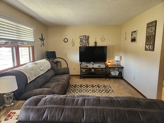 2nd image of 102 Shady Ln