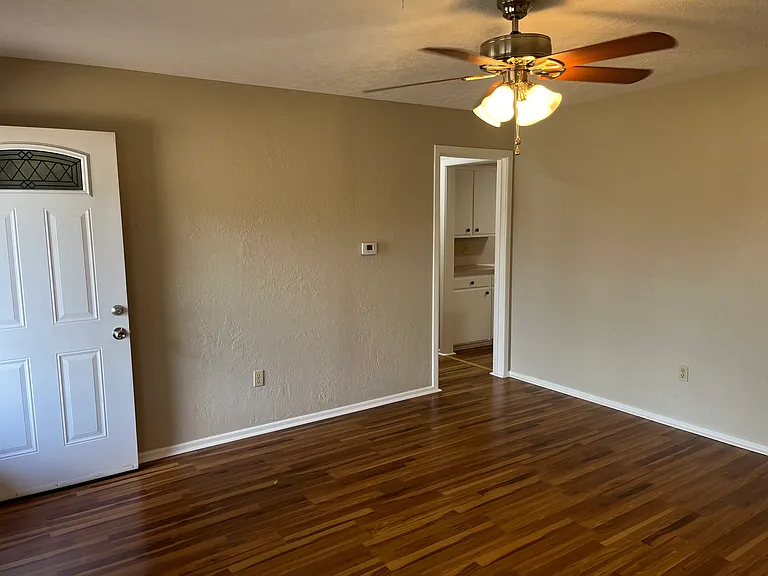 4217 SE Elmhurst Ln — Photo 2