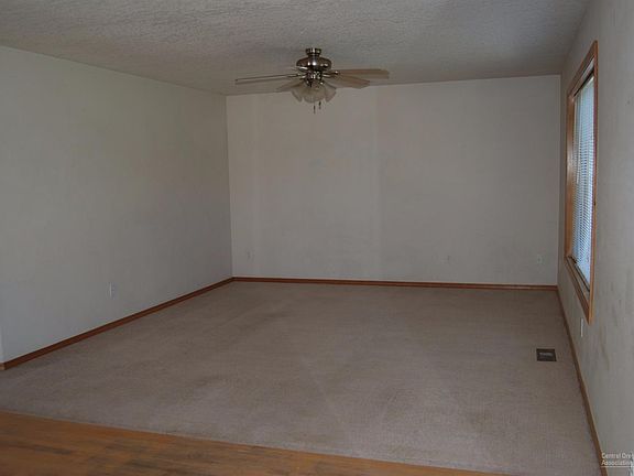 5th image of 781 NE Robin Pl