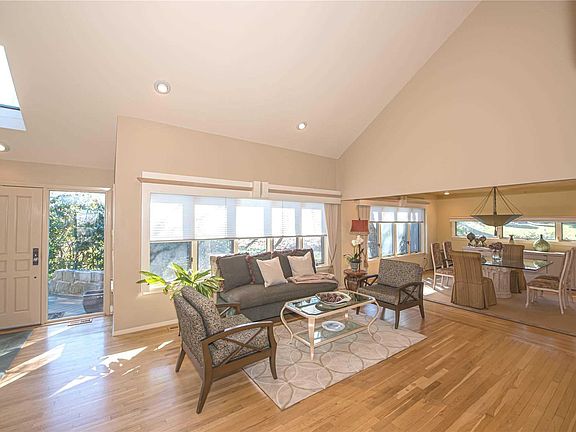5th image of 33 Jefferson Landing Cir