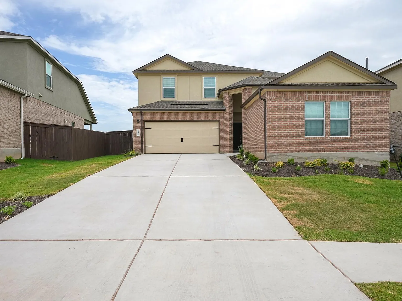 5 bed, 3.5 bath, 2970 sqft, $3,095 — Photo 2