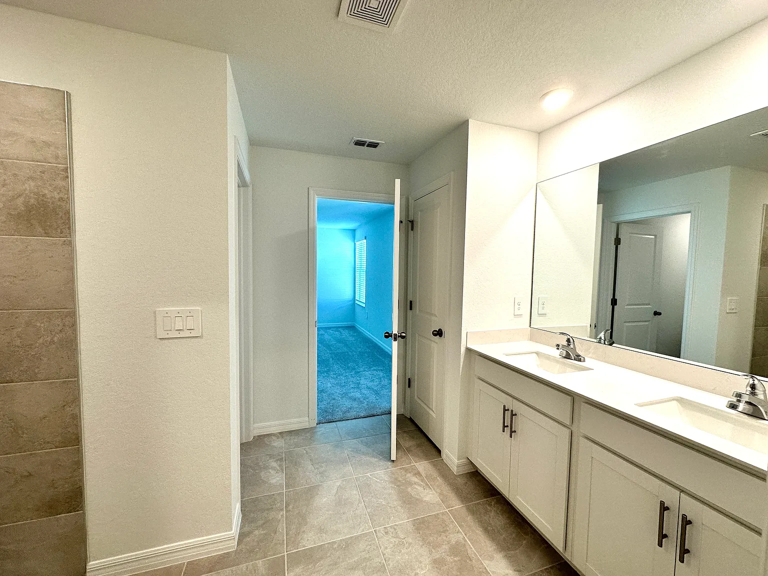 5 bed, 2.5 bath, 2216 sqft, $4,000 — Photo 4