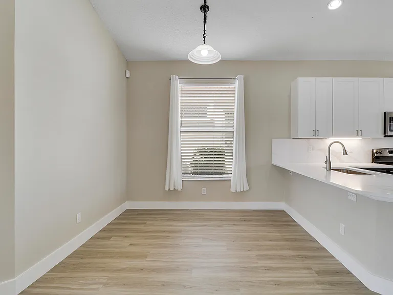 726 SW Aruba Bay — Photo 15