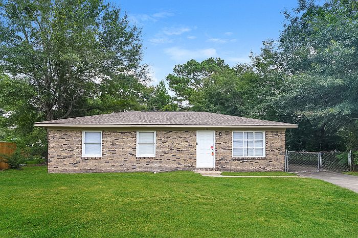 1st image of 102 Lily Pl