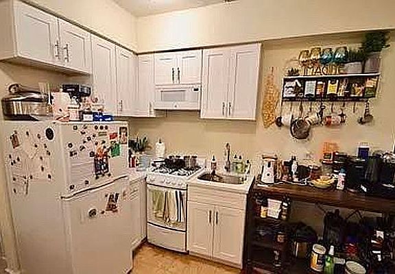 3rd image of 8 W 76th St APT 2b