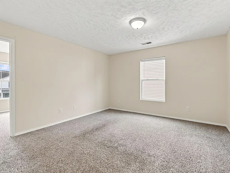 2834 Creekbend Dr — Photo 16