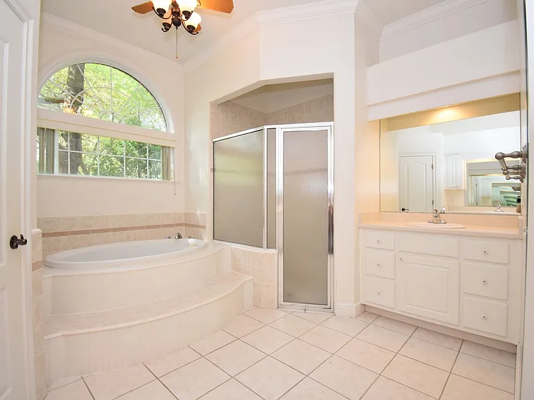2414 SW 98th Dr — Photo 10