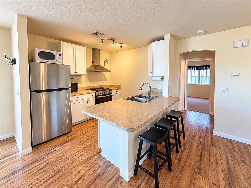 2 bed, 1.0 bath, 761 sqft, $1,150 — Photo 4