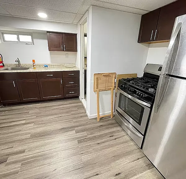 Hylan Blvd — Photo 3