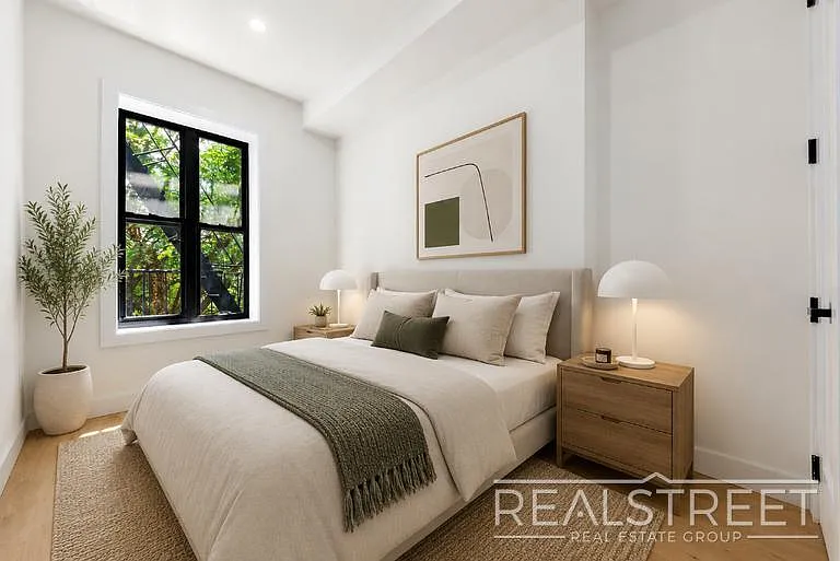 246 Vernon Ave #3 — Photo 4