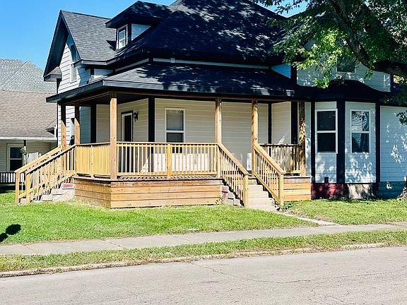 3rd image of 902 W Charles St