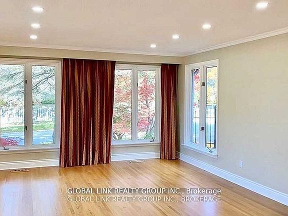 5th image of 812 Bexhill Rd