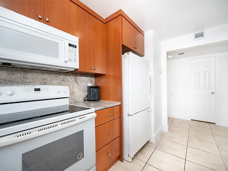 500 NE 26th St #5D — Photo 3