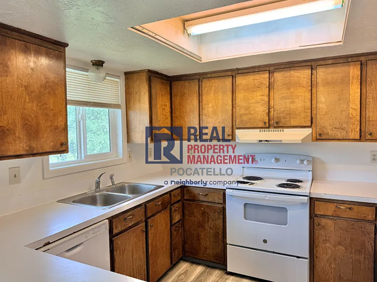 1256 Kinghorn Rd — Photo 4