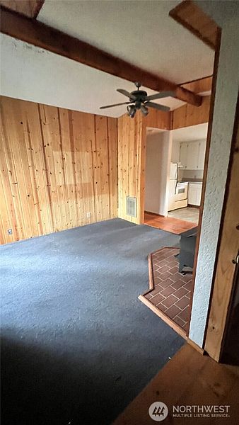 3rd image of 140 Maple Way