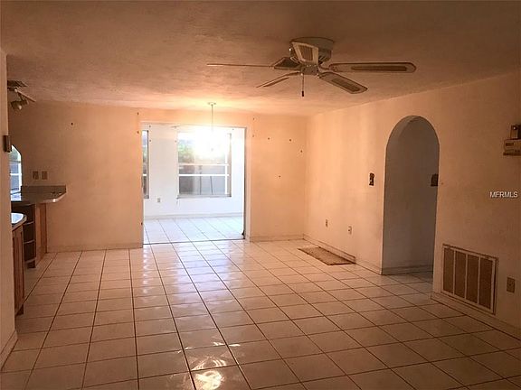 5th image of 2549 Almond Dr