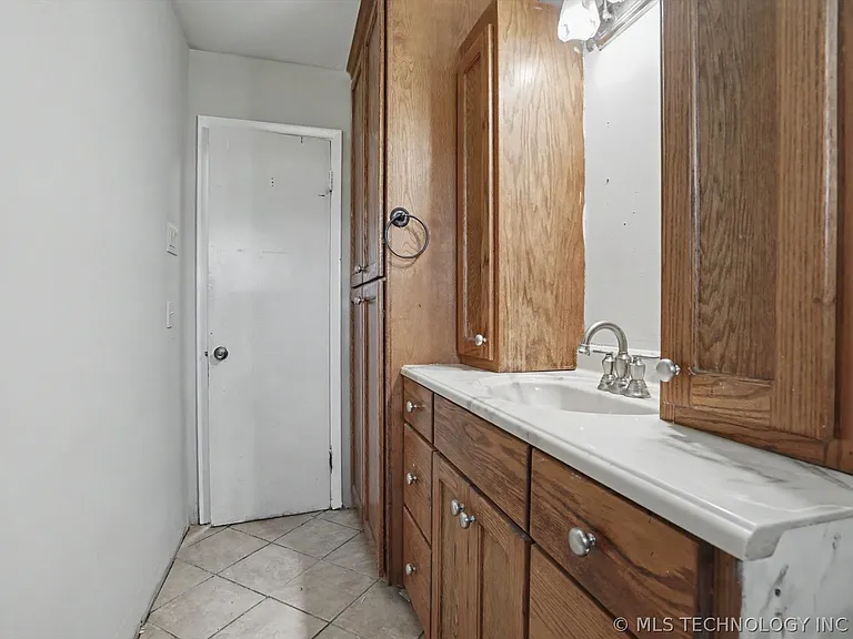 10311 E 5th St — Photo 18