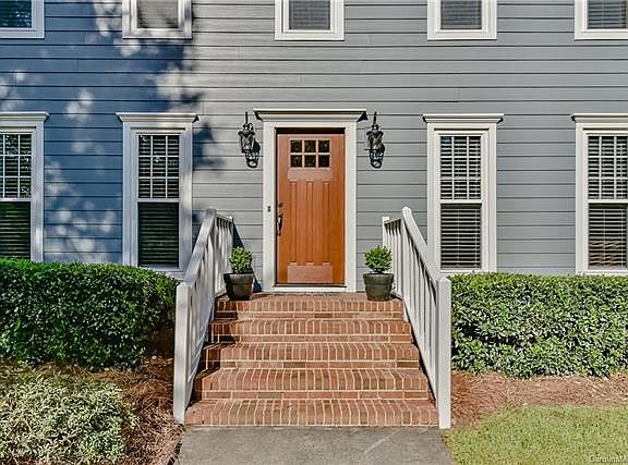 2nd image of 10110 Hanover Woods Pl